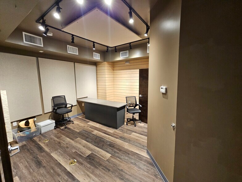 More Photos Of 514 Flat Shoals Ave, Atlanta Bank For Lease