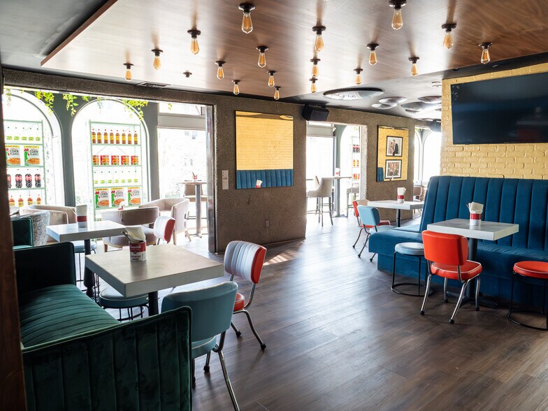 More Photos Of 1519 Wilshire Blvd, Santa Monica Restaurant For Sale