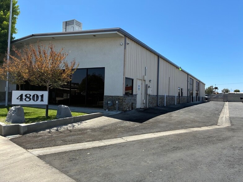 More Photos Of 4801 District Blvd, Bakersfield Warehouse For Lease