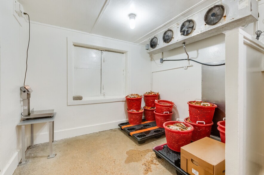 More Photos Of 16552 General Puller Hwy, Deltaville Specialty For Sale