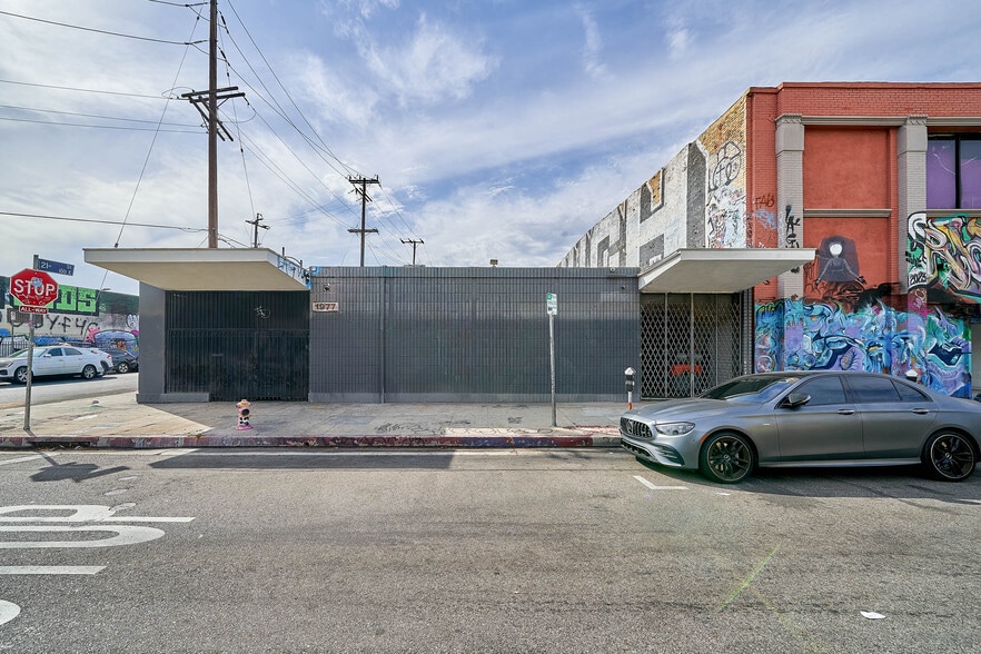 Primary Photo Of 1977 S Los Angeles St, Los Angeles Distribution For Sale