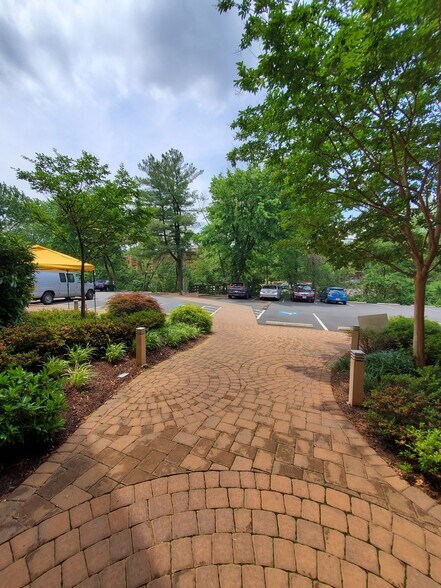 More Photos Of 450 Maple Ave E, Vienna Medical For Lease