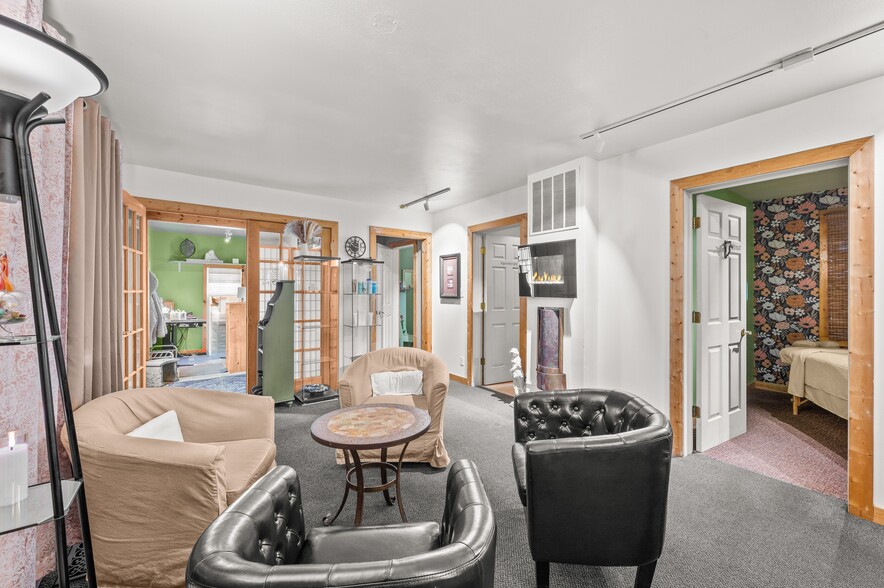 More Photos Of 231 E Buffalo St, New Buffalo Hotel For Sale