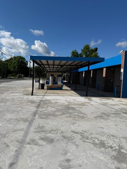 More Photos Of 102 S Fair St, Calhoun Carwash For Sale