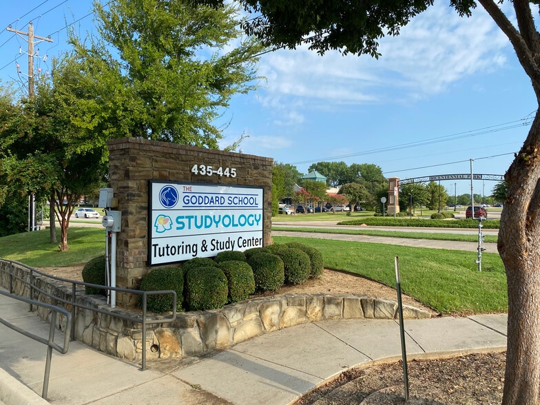 More Photos Of 445 W Southlake Blvd, Southlake Freestanding For Lease
