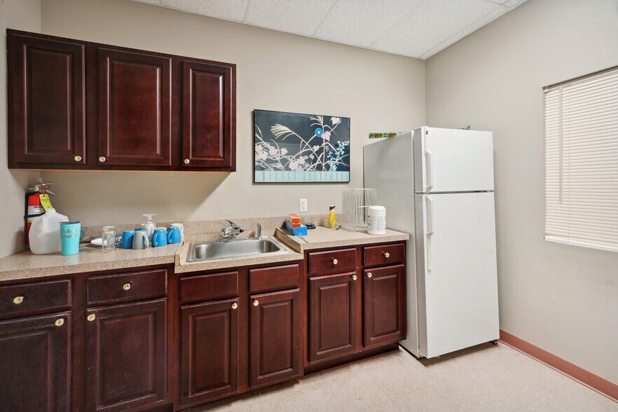 More Photos Of 1374 Whitehorse Hamilton Square Rd, Hamilton Medical For Sale