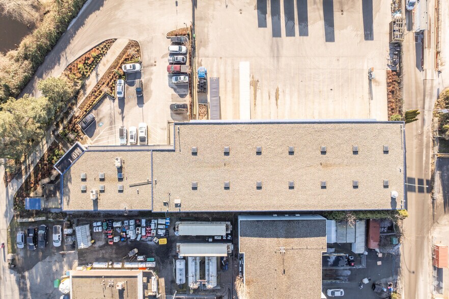 More Photos Of 435 Canfor Av, New Westminster Truck Terminal For Lease