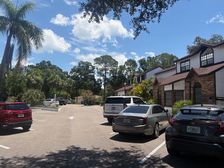 More Photos Of 6105 Memorial Hwy, Tampa Office For Lease
