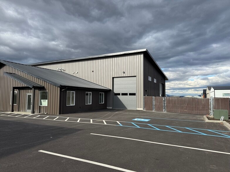 More Photos Of 3141 Bellanca, Hayden Industrial For Lease