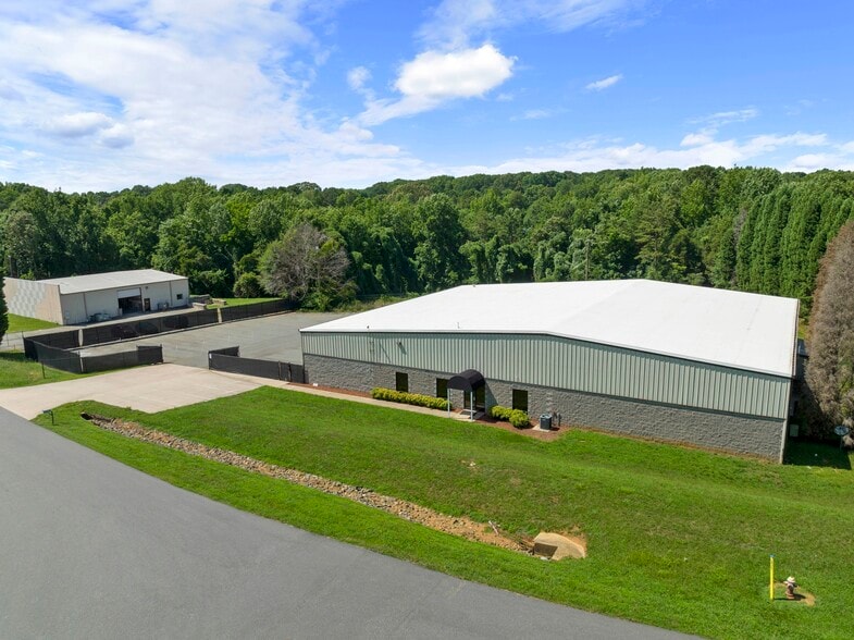 Primary Photo Of 152 S Iredell Industrial Park Rd, Mooresville Light Manufacturing For Lease