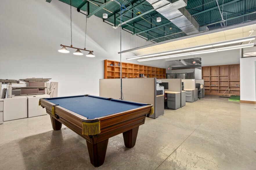 More Photos Of 3100 E Randol Mill Rd, Arlington Distribution For Sale