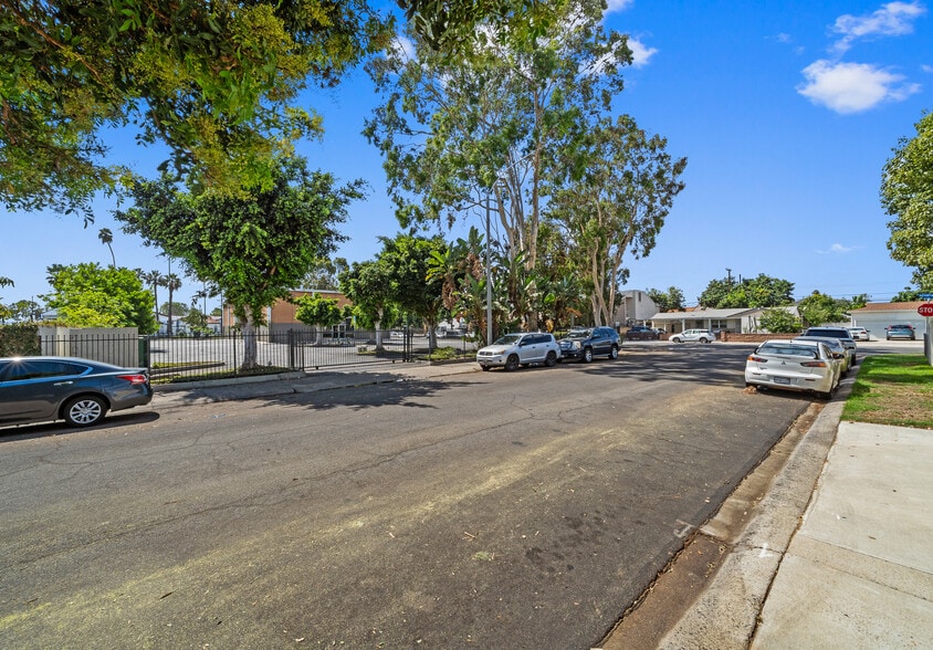 More Photos Of 2231 W Lincoln Ave, Anaheim Freestanding For Sale