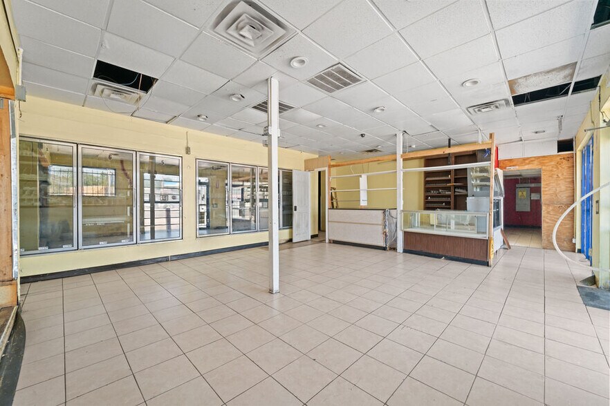 More Photos Of 2600 E Belknap St, Fort Worth Restaurant For Sale