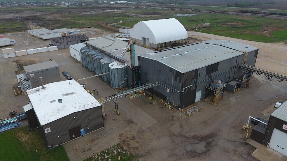 More Photos Of 770 Pandora Av E, Winnipeg Manufacturing For Lease