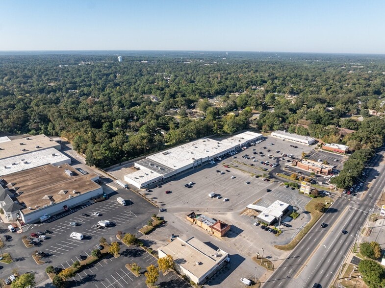More Photos Of 4693 Airport Blvd, Mobile Unknown For Lease
