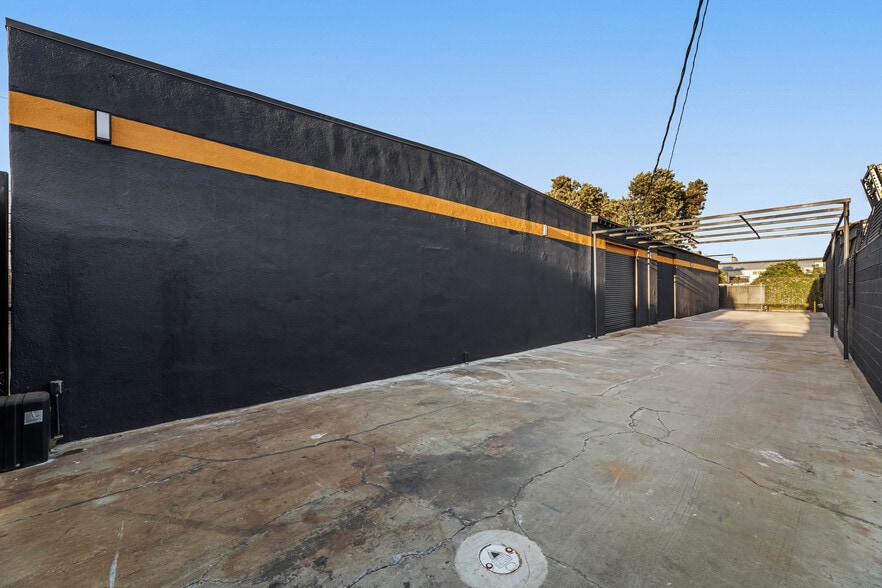 More Photos Of 15131 Illinois Ave, Paramount Warehouse For Sale