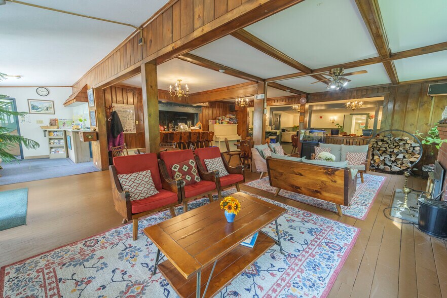 More Photos Of 6 Abroad Rd, West Dover Hotel For Sale
