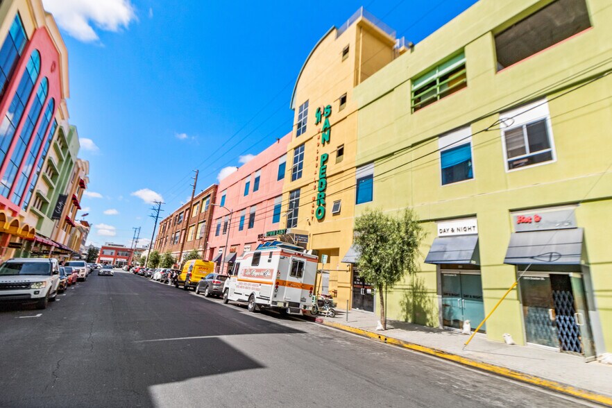 More Photos Of 1015 Crocker St, Los Angeles Storefront For Sale