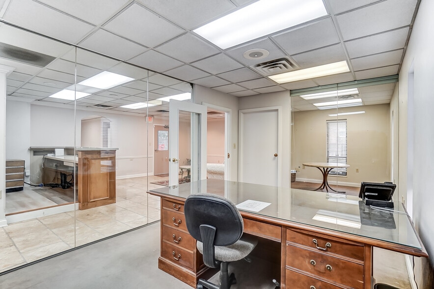 More Photos Of 47 E Wilson Bridge Rd, Columbus Office For Lease