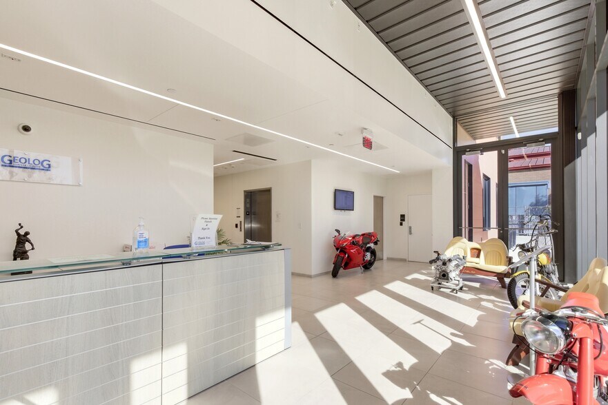 More Photos Of 10402 Valley Forge Dr, Houston Office For Lease