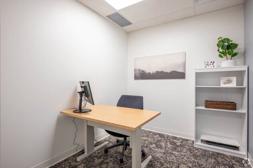 More Photos Of 550 Congressional Blvd, Carmel Loft Creative Space For Lease