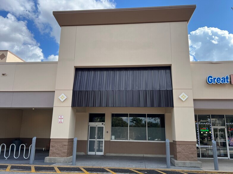 More Photos Of 16719 Fishhawk Blvd, Lithia General Retail For Lease