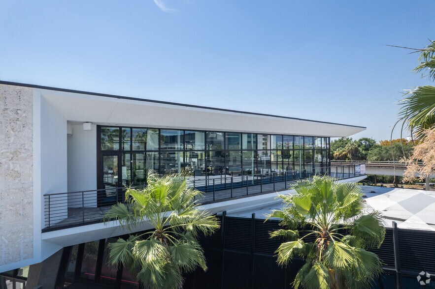 More Photos Of 5958 S Dixie Hwy, South Miami Restaurant For Lease