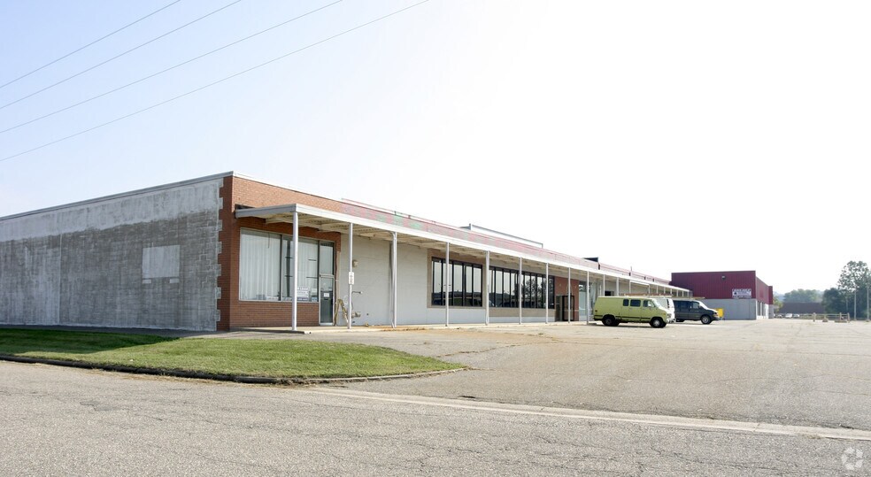 More Photos Of 1109-1139 Bowers Ave NW, New Philadelphia Warehouse For Lease