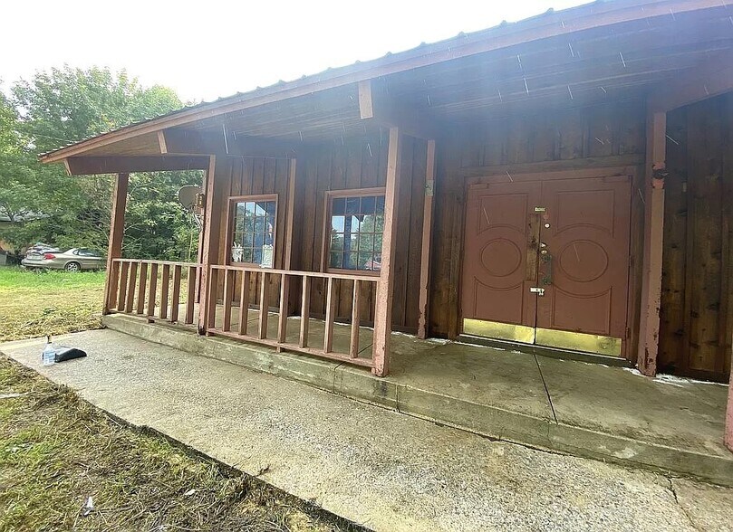 More Photos Of 8804 Warsaw Road 85, Aliceville Loft Creative Space For Sale