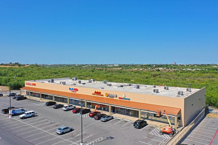 More Photos Of 2314-2316 S Zapata Hwy, Laredo Unknown For Lease