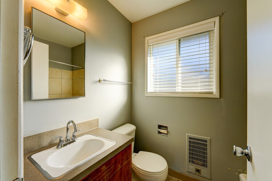 More Photos Of 1049 SE Walnut St, Hillsboro Apartments For Sale