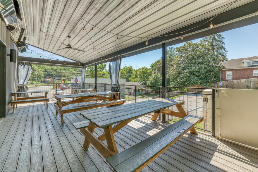 More Photos Of 640 E Maple St, Johnson City Bar For Sale