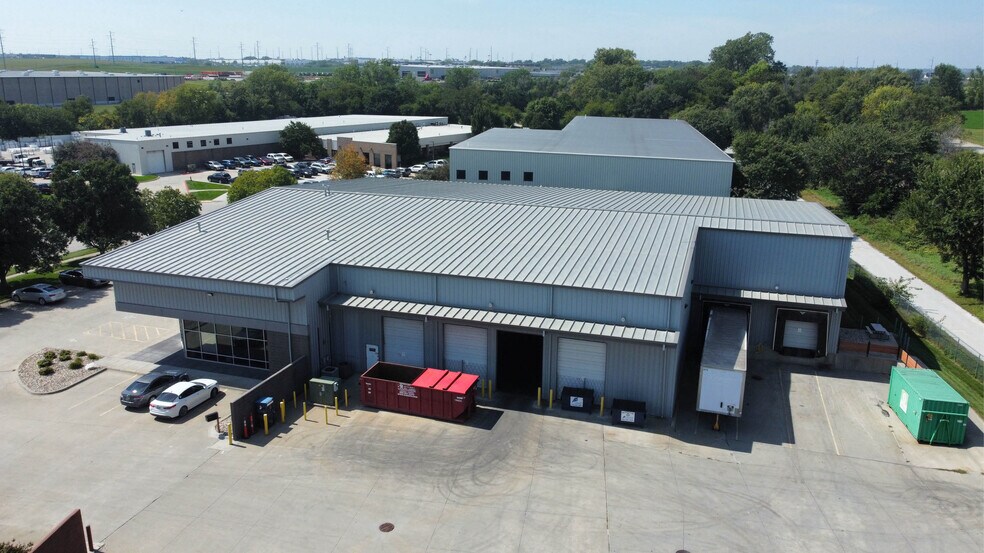 More Photos Of 12304 Cary Cir, La Vista Warehouse For Lease