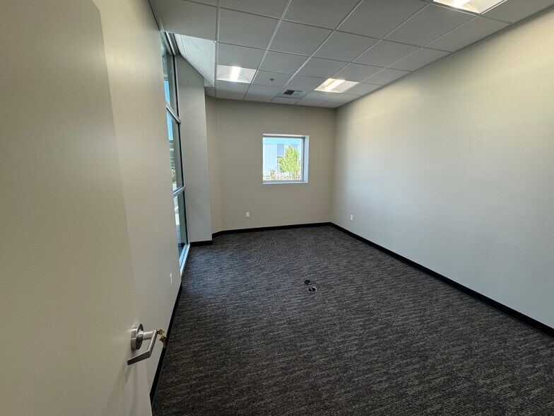 More Photos Of 3650 Gulfstream Lane, Bakersfield Warehouse For Lease