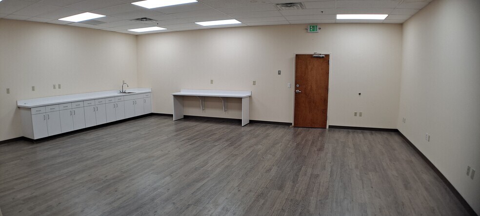More Photos Of 5000 Park St N, Saint Petersburg Flex For Lease