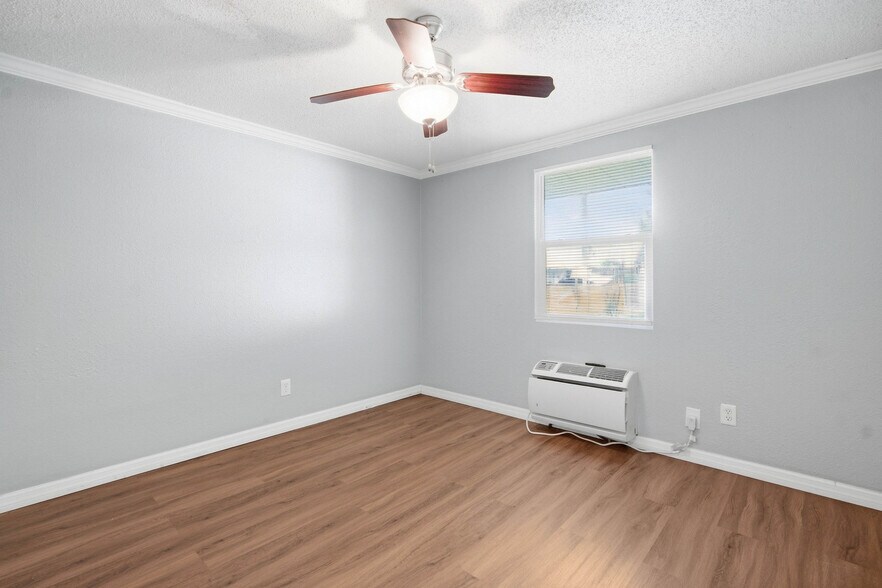 More Photos Of 5901 Bryce Ln, Tampa Apartments For Sale
