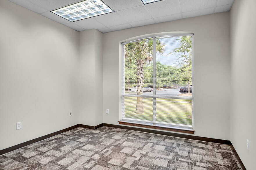 More Photos Of 146 Fairchild St, Charleston Office For Lease