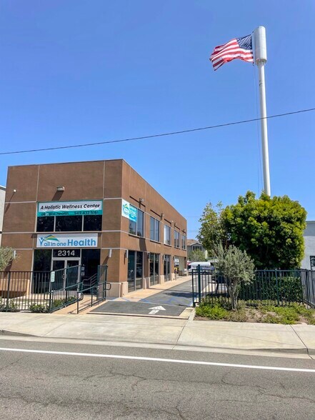 More Photos Of 2314 Newport Blvd, Costa Mesa Office For Lease
