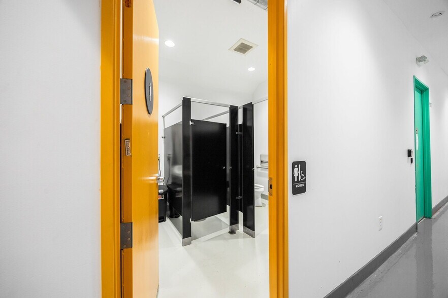 More Photos Of 5524-5536 Satsuma Ave, North Hollywood Food Processing For Sale