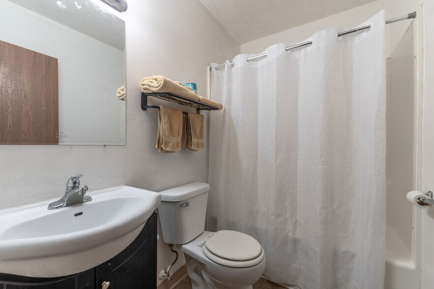 More Photos Of 19389 Frontage Rd, Detroit Lakes Hotel For Sale