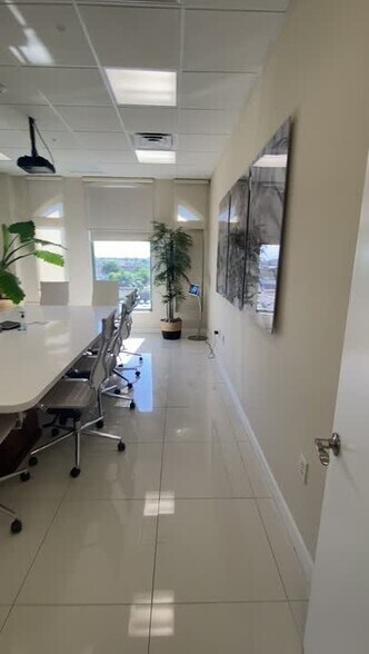 More Photos Of 2387 W 68th St, Hialeah Medical For Lease