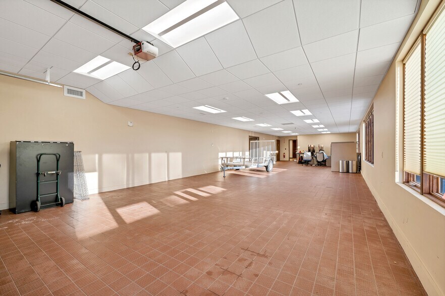 More Photos Of 81 Whittier Hwy, Moultonborough Office For Sale