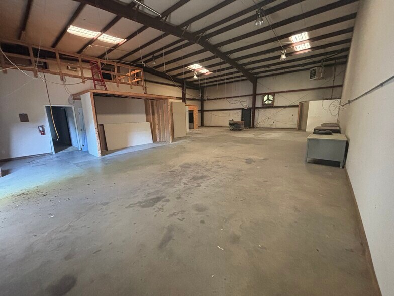 More Photos Of 297 Garlington Rd, Greenville Flex For Sale