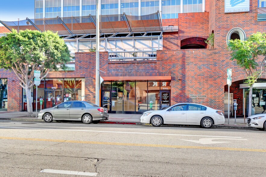 More Photos Of 10904-10936 Lindbrook Dr, Los Angeles Restaurant For Lease