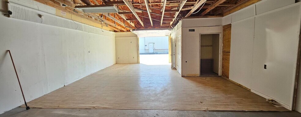 More Photos Of 5700 Taylor Rd, Naples Warehouse For Lease