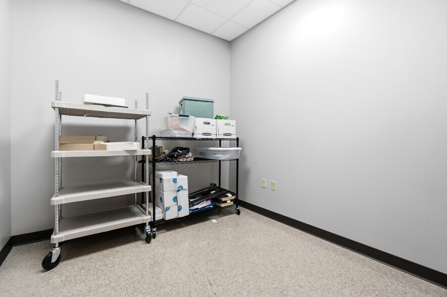 More Photos Of 375 N Eastown Rd, Lima Medical For Lease