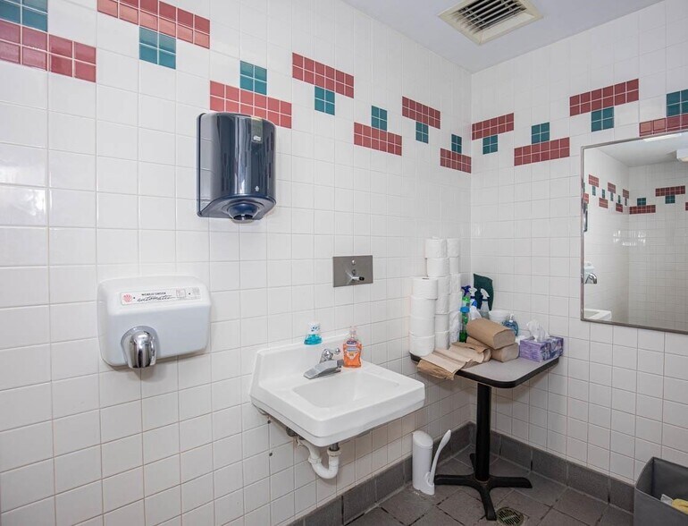 More Photos Of 1630 Commercial St, Warsaw Restaurant For Sale