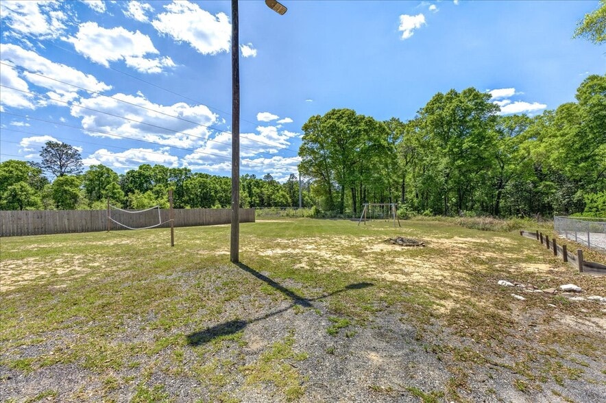 More Photos Of 100 Duggan Ave, Crestview Specialty For Sale