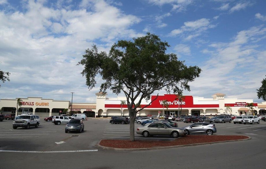 More Photos Of 4802-4908 N Kings Hwy, Fort Pierce General Retail For Lease