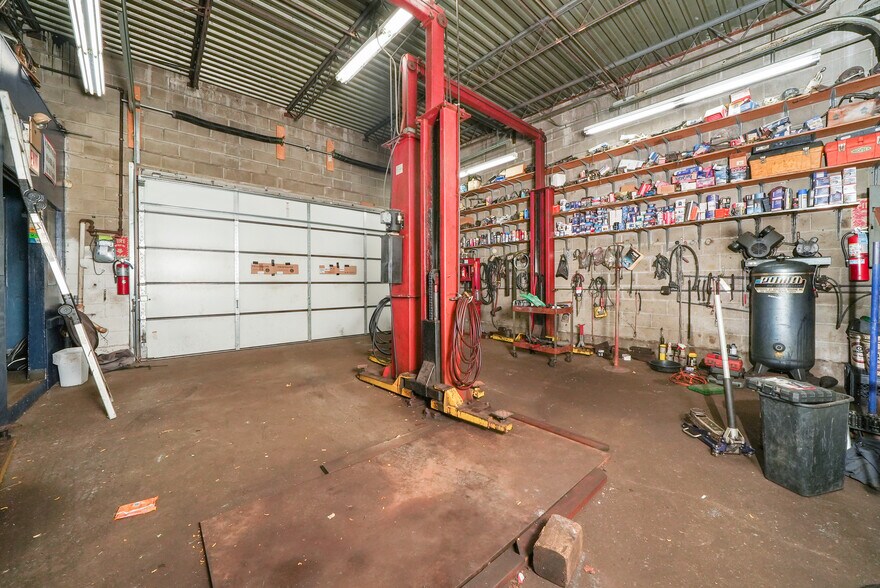 More Photos Of 6051 N California Ave, Chicago Auto Repair For Sale